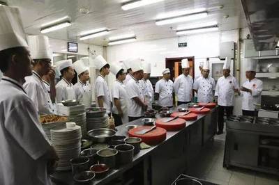 優(yōu)秀廚師是如何開會的 餐飲管理的實踐智慧